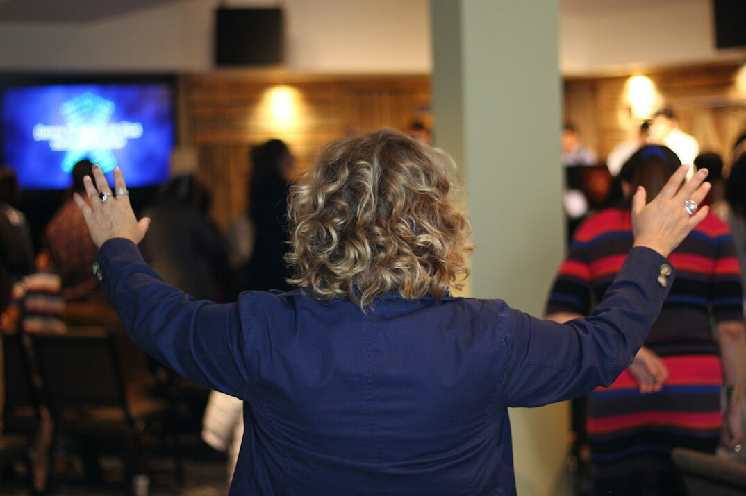 Woman presenting to a small audience in a workshop
